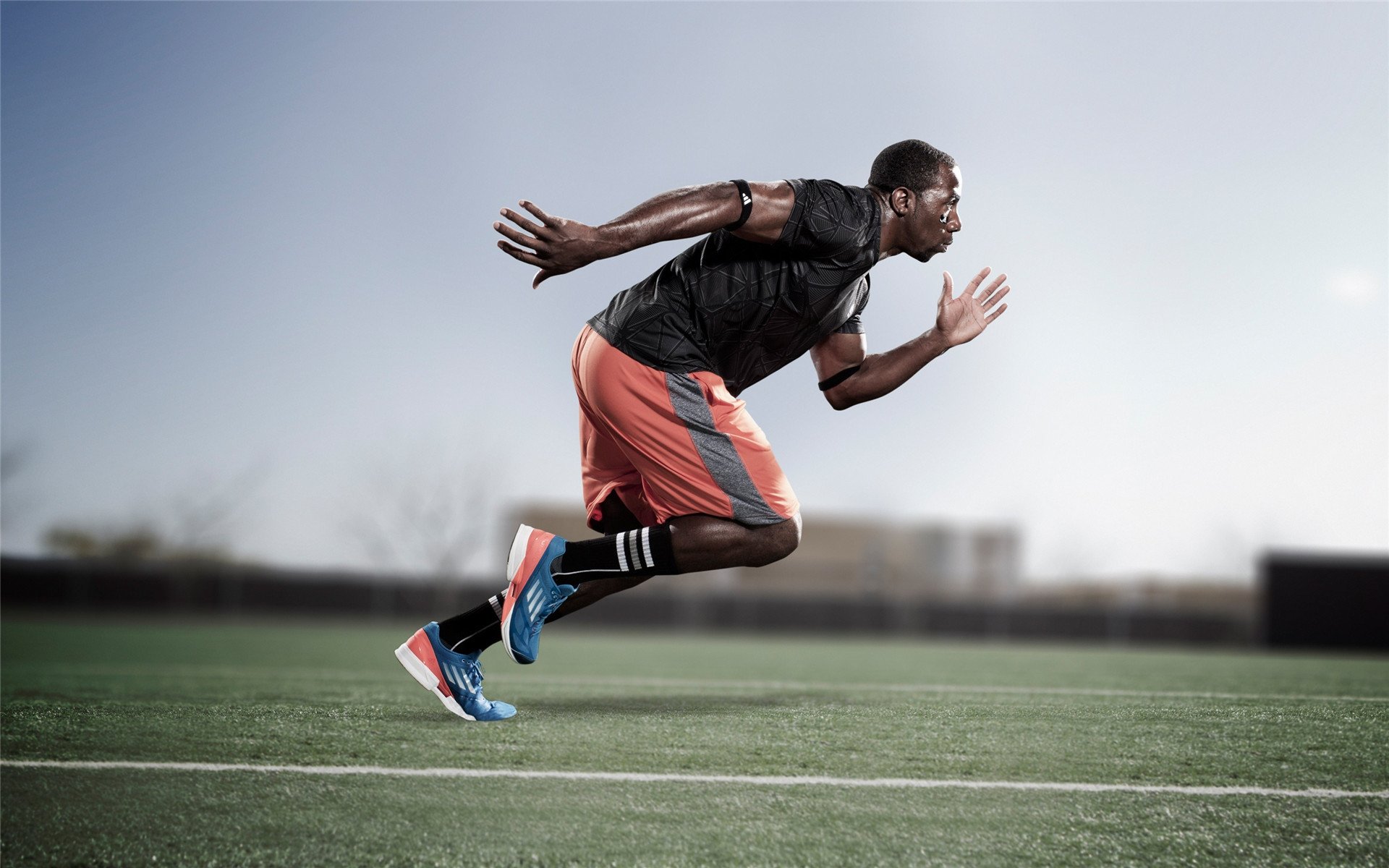 欧洲足坛转会市场风云再起 豪门争夺战进入白热化阶段